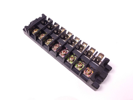 BORNERA 8 POLOS 123,30X33,85X20,85 MM - 9AGF9300